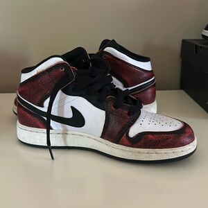 Jordan 1 sneakers : size 6 Y … Kids size